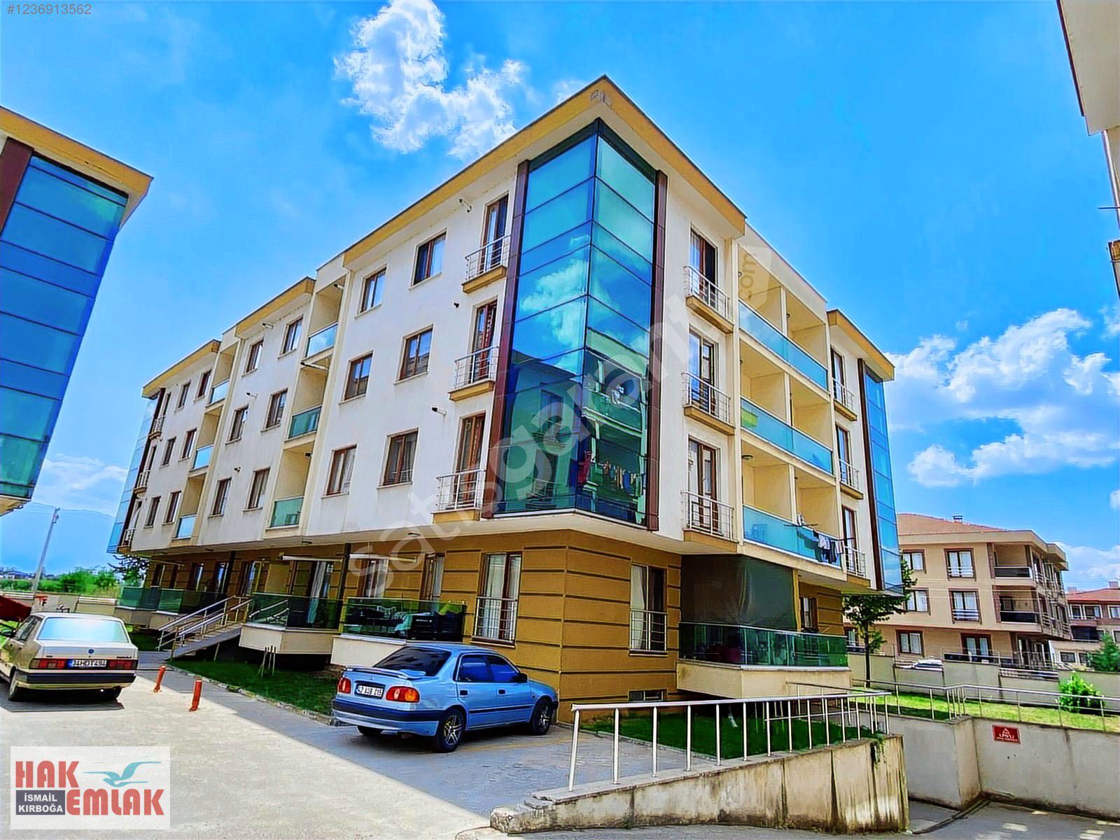 Hak Emlak'tan Aziziye Mahallesinde Satılık 3+1 Geniş Daire