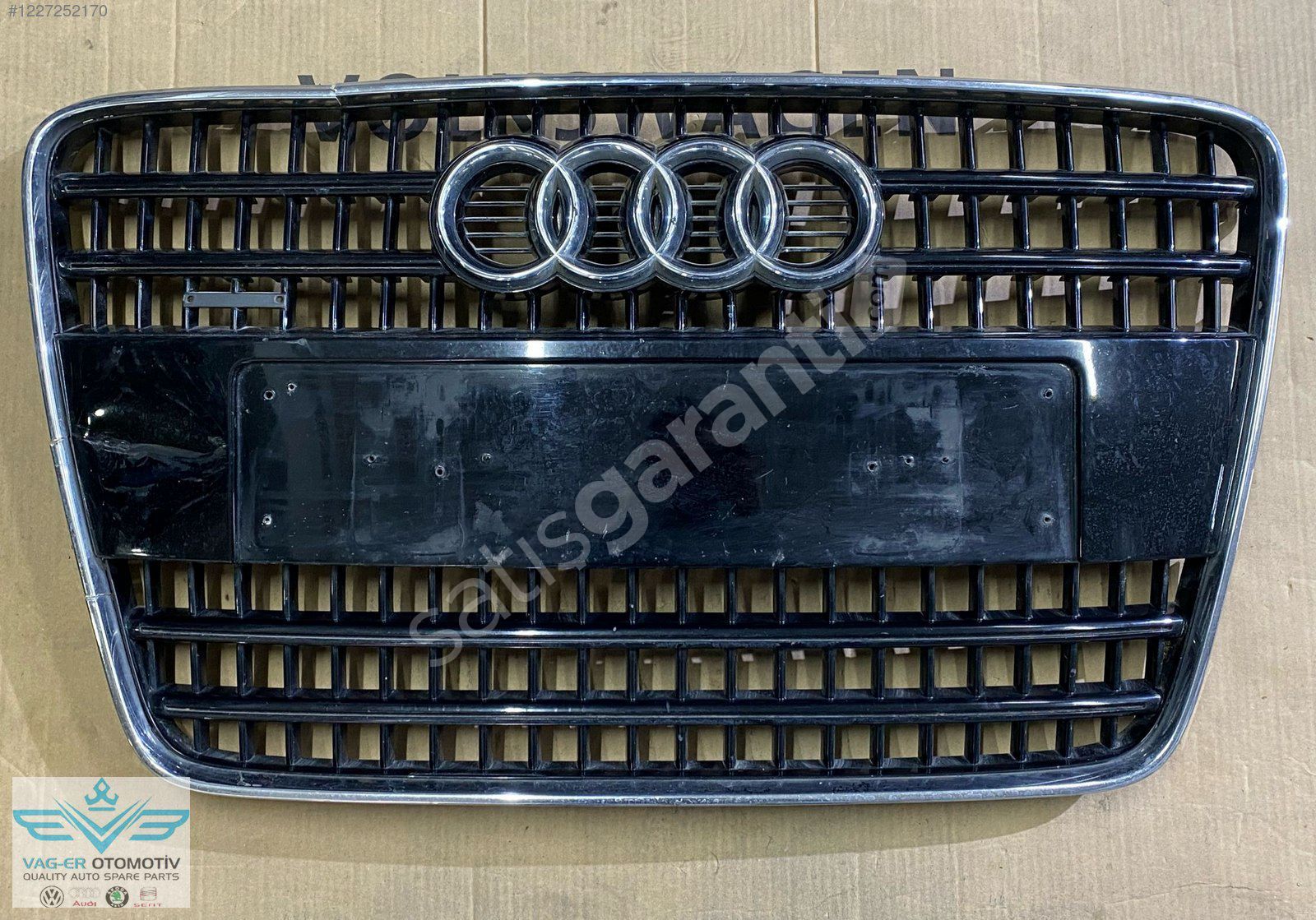 AUDİ Q7 2007 MODEL ÖN PANJUR PLASTİĞİ 4L0853651A