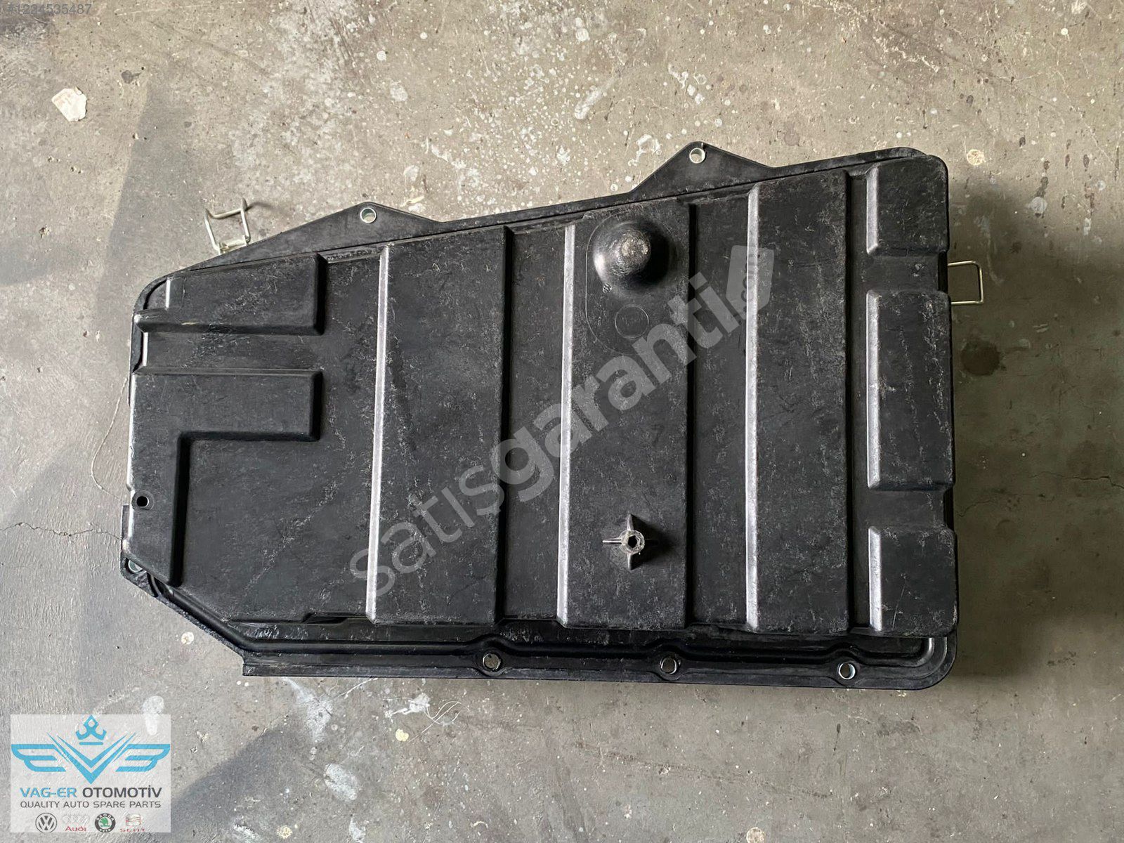 AUDİ Q7 2007-2011 MODEL ARASI UYUMLUDUR AKÜ KAPAĞI 7L0801283E 7L
