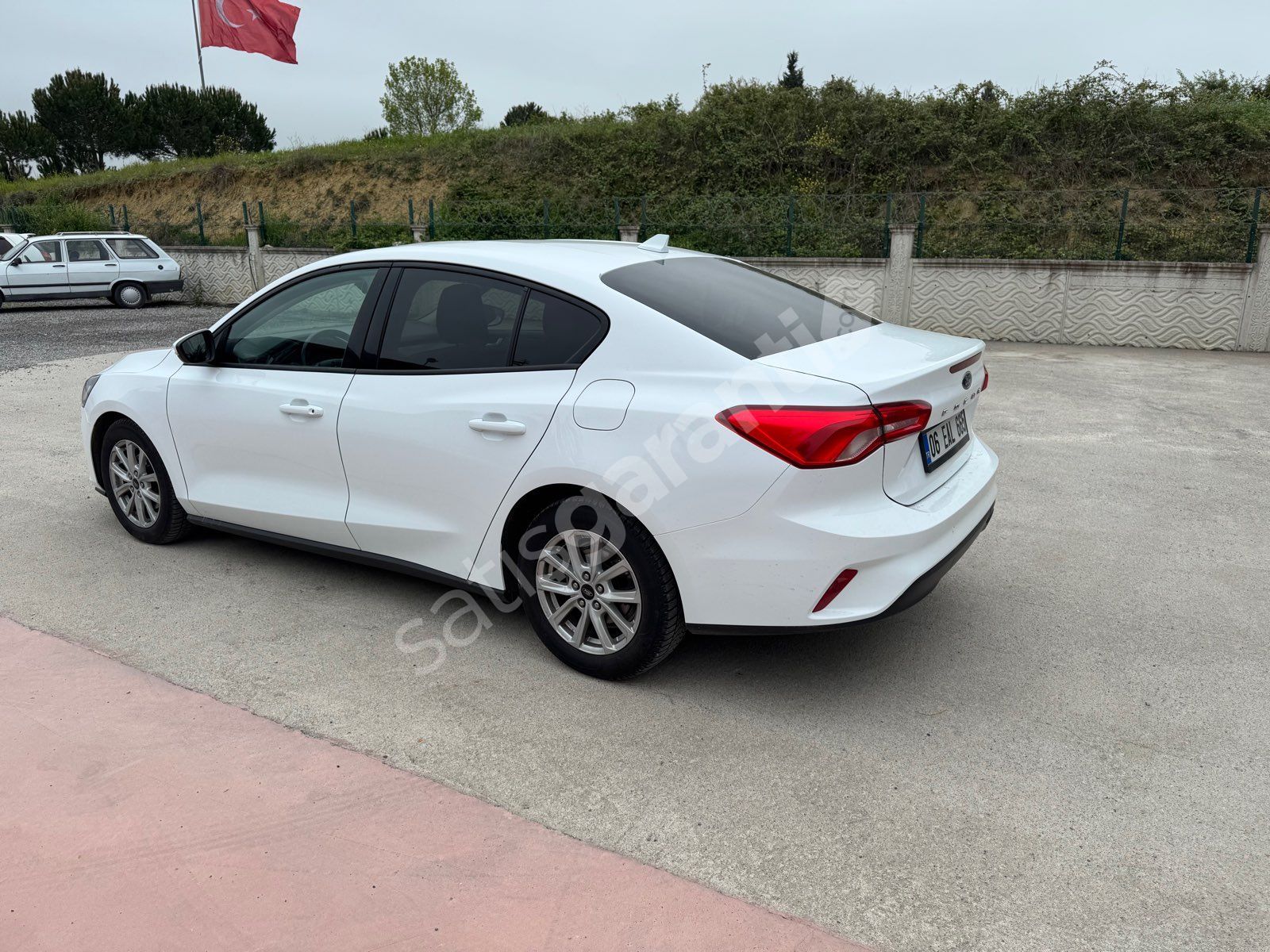 2023 model FORD  FOCUS DİZEL OTOMATİK VİTES SADECE 59.000 KM DE HATASIZ KUSURSUZ GARANTİSİ DEVAM EDİYOR
