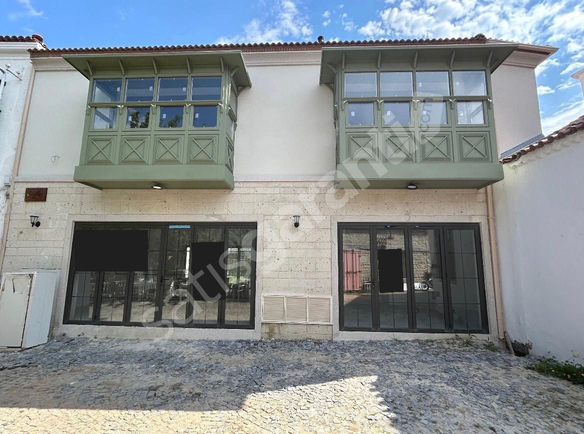 ALAÇATI HACIMEMİŞ'İN KALBİNDE, BAHÇELİ VE BÖLÜNEBİLİR 360 M² YENİ NESİL YATIRIMLIK İŞYERİ!
