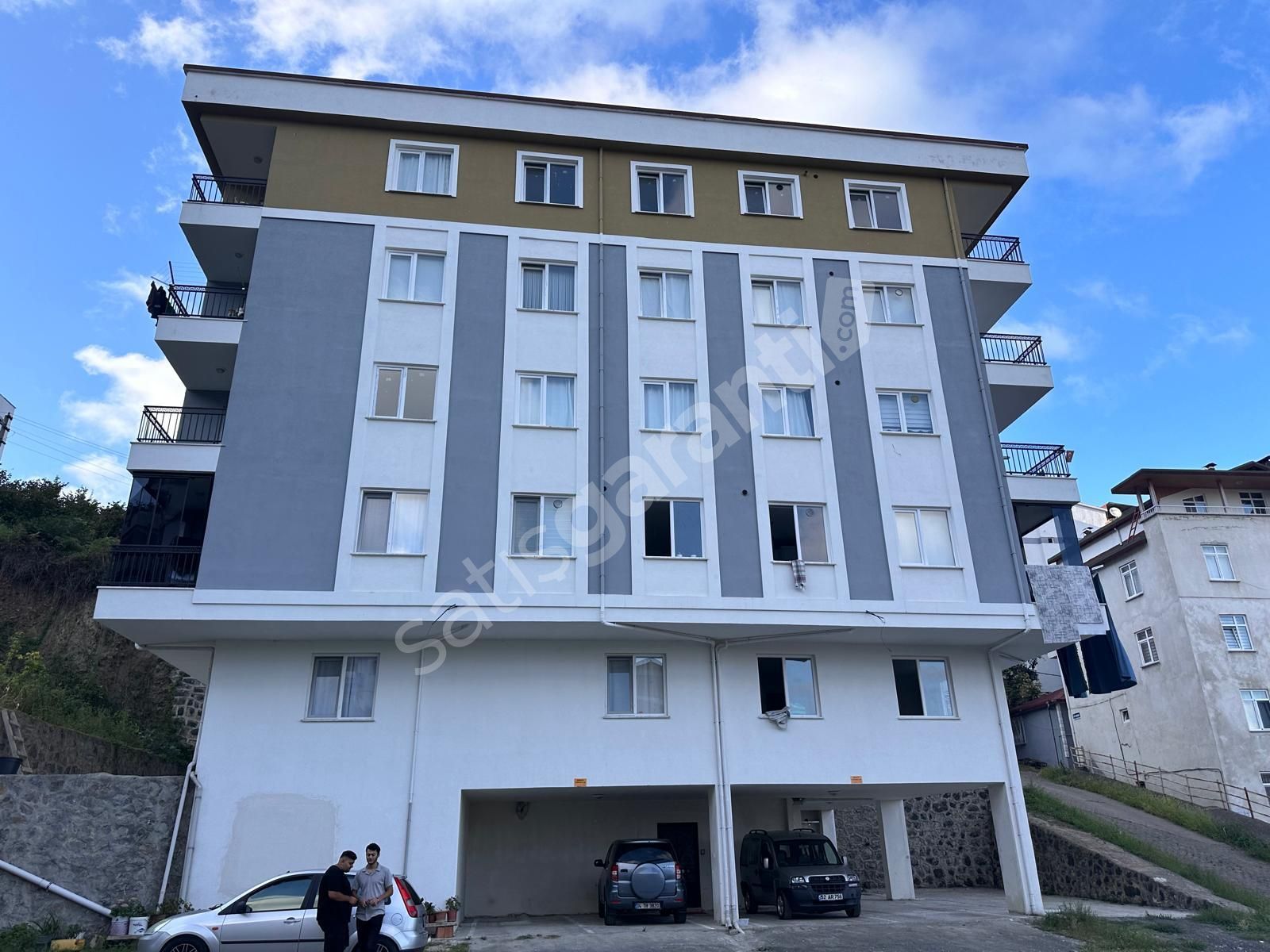 TERS DUBLEXS 4+1 DAİREMİZ EMSALSİZ TEMİZLİKLİKTE OLUP 180M2 