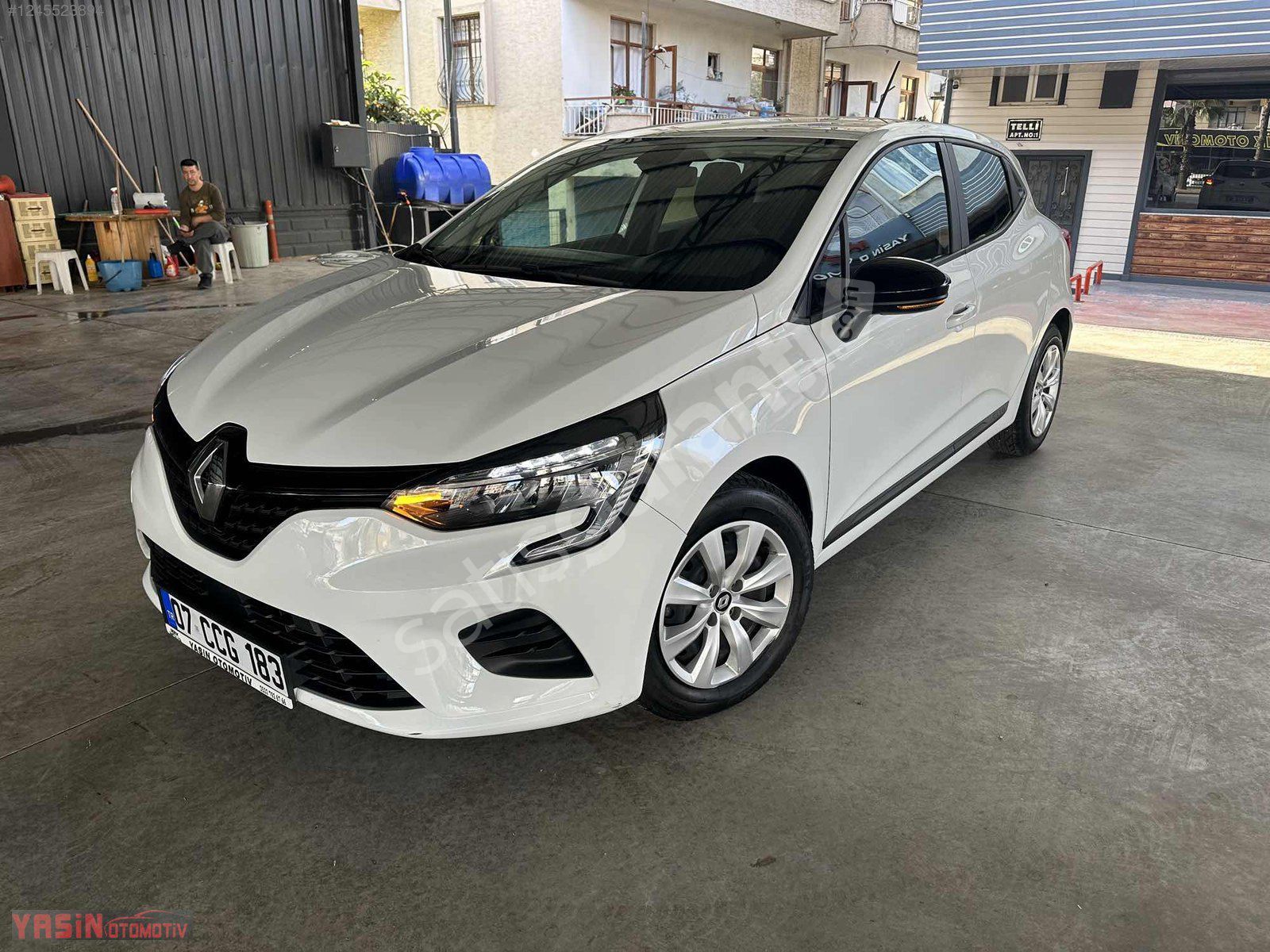 HATASIZ BOYASIZ CLIO TCE JOY OTOMATİK 2023 TRAFİK ÇIKIŞLI