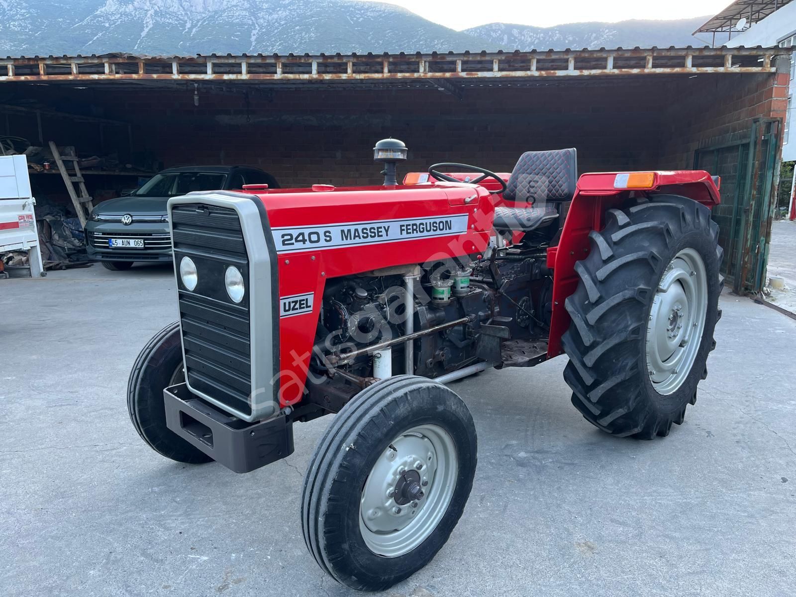 1989 MODEL, MASSEY FERGUSON 240