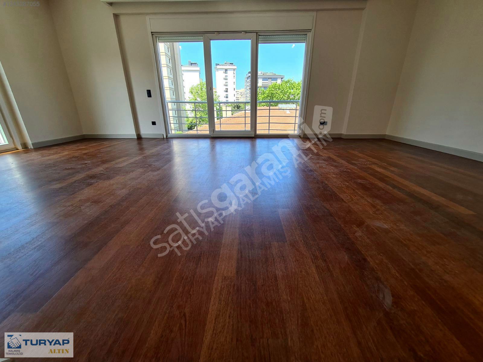 ERENKÖY SAHİLDE KISMİ DENİZ MANZARALI 120M2 NET 4+1 ARA KAT BOŞ