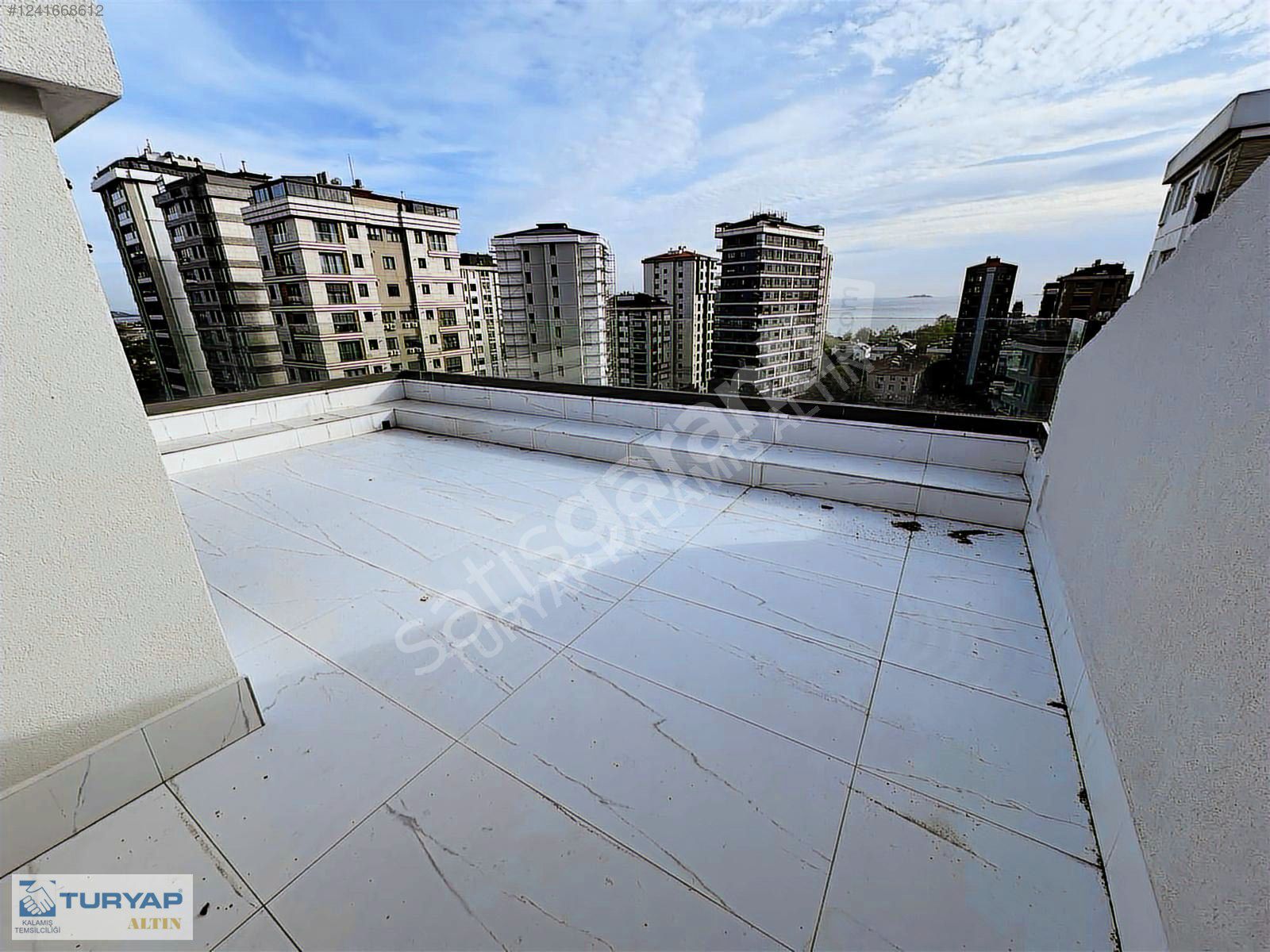 Caddebostan plajyolu yanı alçak katlı bina sıfır 4+2 penthouse
