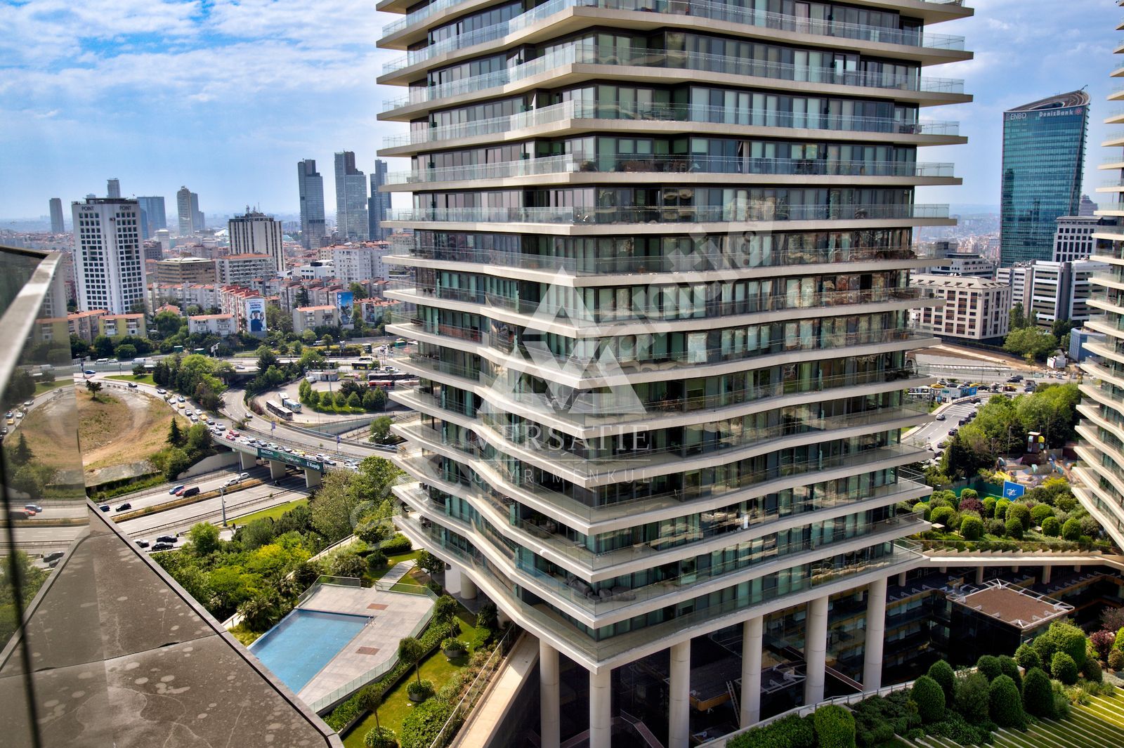 ZORLU CENTER'DA 1+1 KULLANIMA HAZIR DAİRE