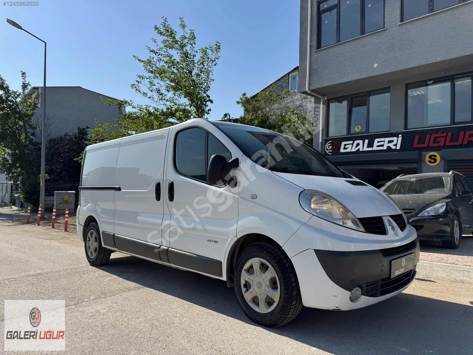 GALERİ UĞUR'DAN HATASIZ 2.0 DCİ GRAND CONFORT TRAFİC