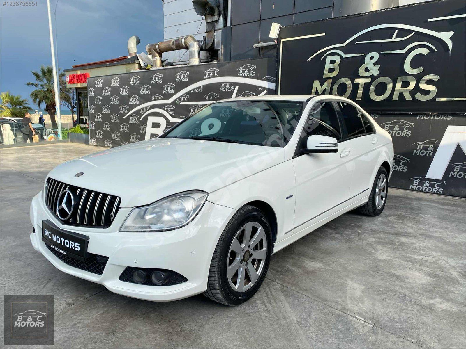 B&C MOTOR OTOMATİK VİTES C180 BLUEEFFİCİENCY START FIRSAT ARACI
