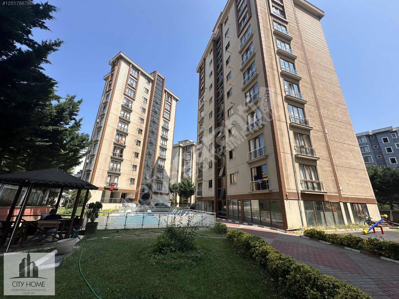 EKMOLİFE SİTESİNDE GENİŞ 3+1 HAVUZ MANZARALI DAİRE