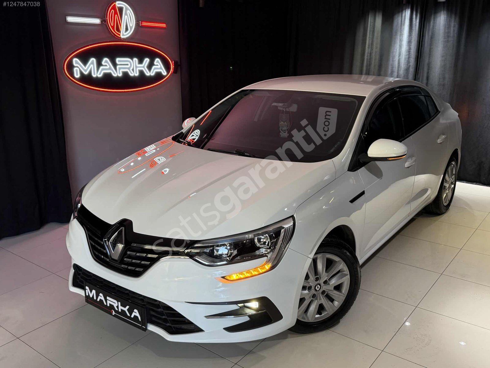 MARKA'DAN 2023 RENAULT MEGANE 1.3 TCE EDC JOY COMFORT 33.000 KM
