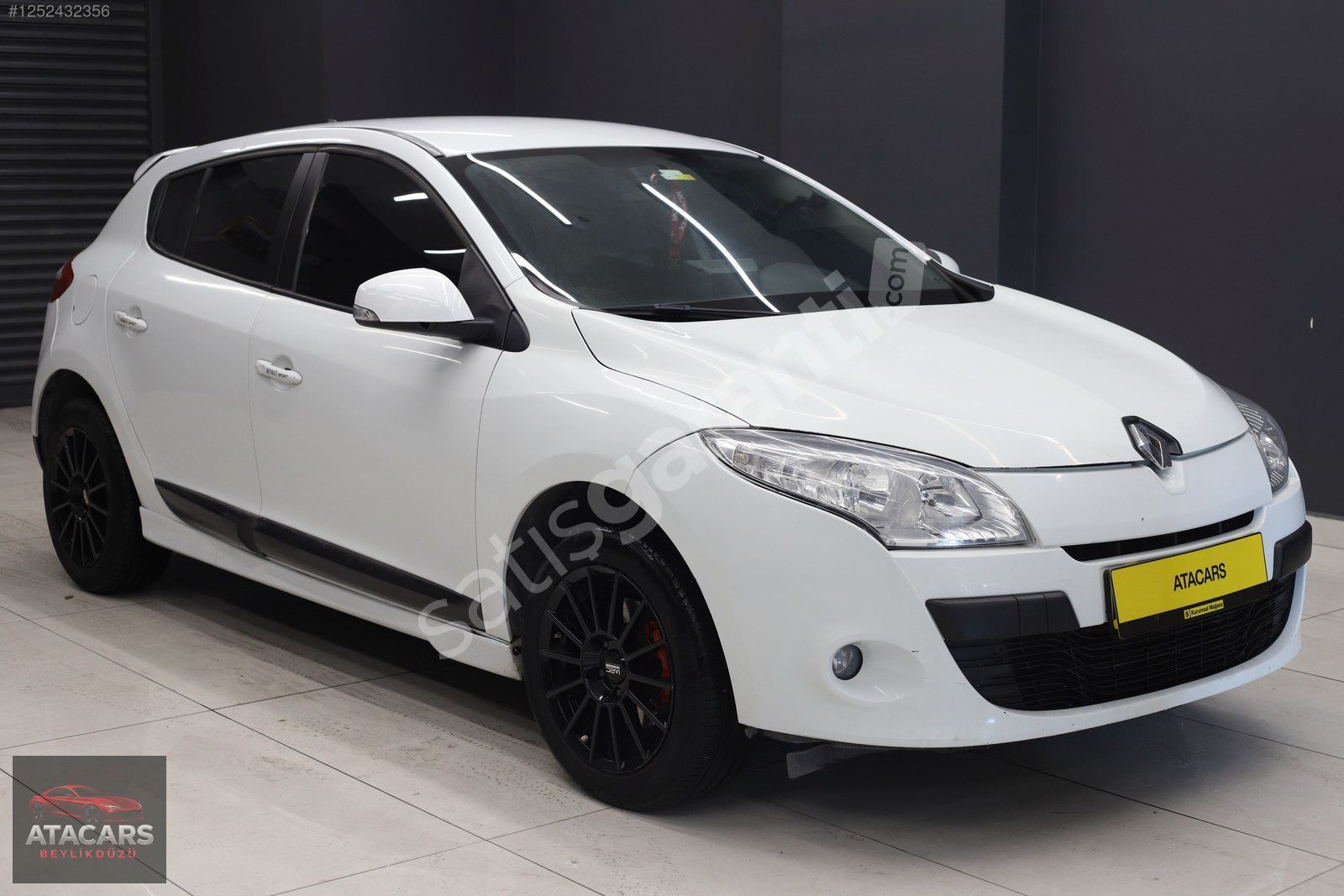ATA-CARS RENAULT MEGANE 3 HATCHBACK BENZİN DÜŞÜK KM 12 AY TAKSİT