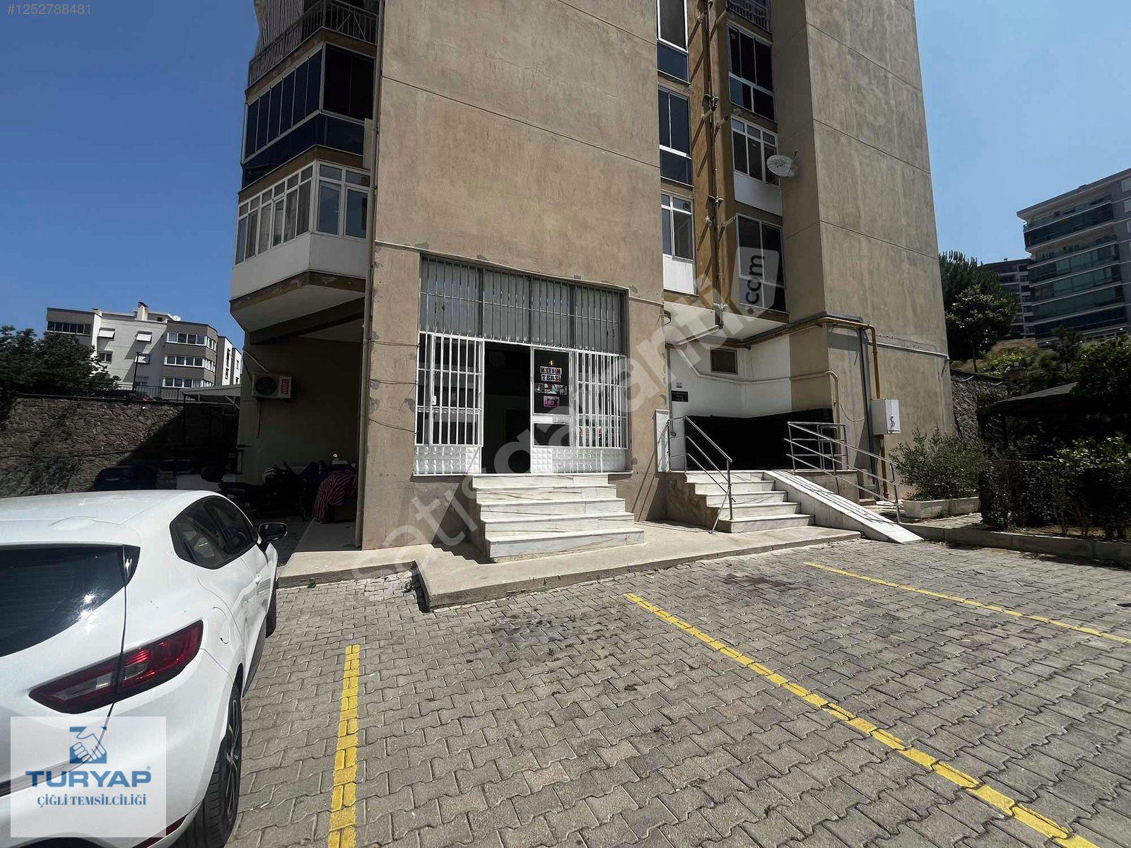 Menemen İstiklal Mahallesi'nde Kiralık İş Yeri