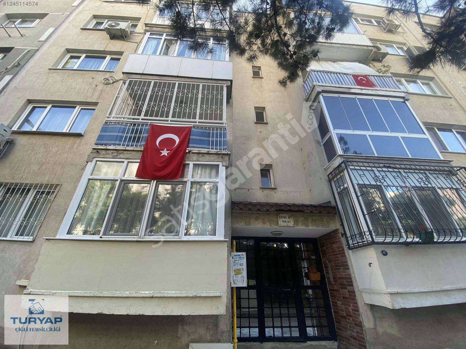 Çiğli Çağdaş Mahallesi'nde 3+1 Satılık Daire
