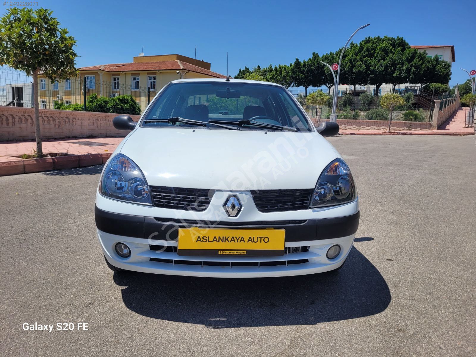 DEĞİŞENSİZ DUSUK KM KISMİ BOYALI CLIO AUTHE.15 DCI