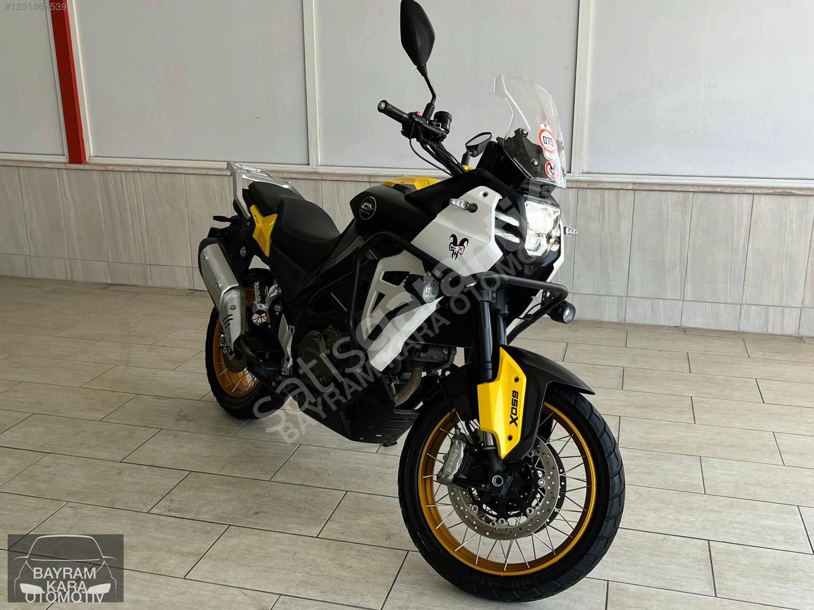 2024 QJ SVT650X ABS ELCİK ISITMA +ÇANTA+SİS KM15.600'DE EMSALSİZ