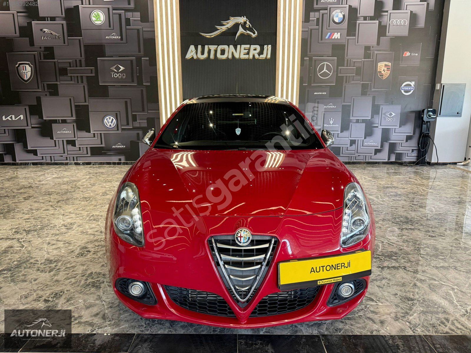 AUTONERJİ'DEN 2015 ALFA ROMEO GİULİETTA DİSTİNCTİVE CAM TAVAN