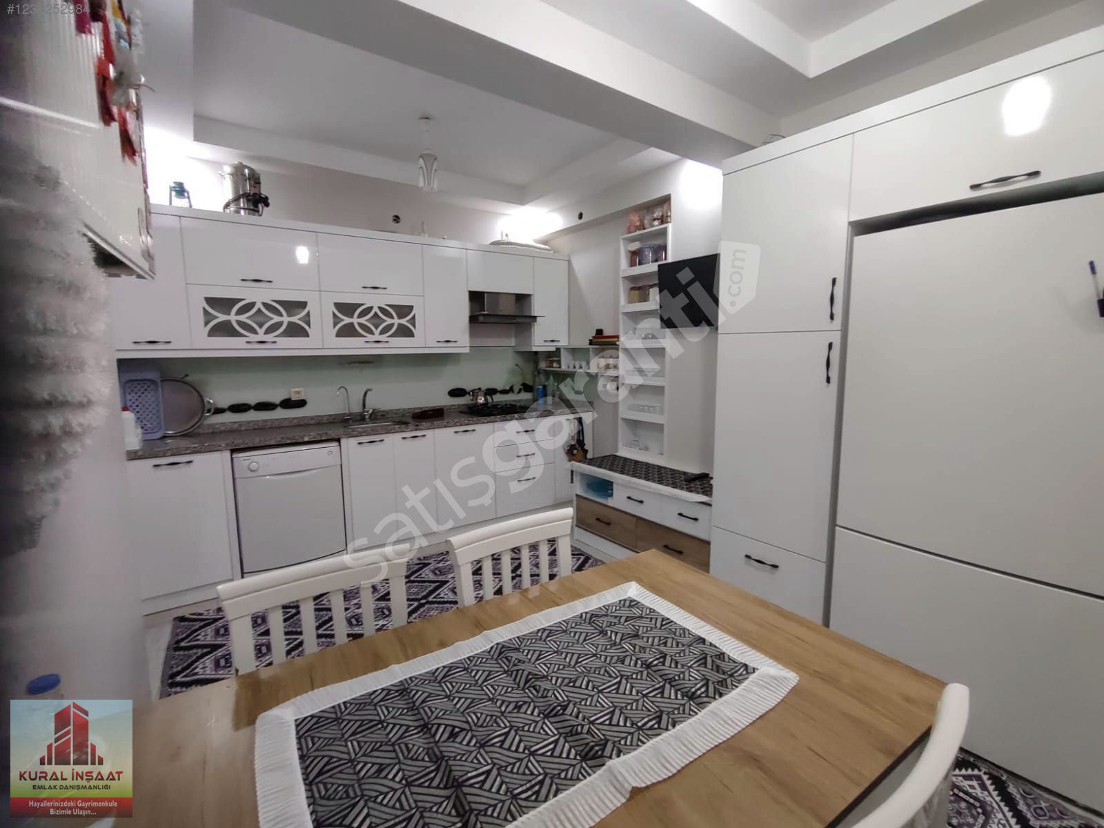 YENİ MAHALLEDE SATILIK 3+1 ARA KAT DAİRE