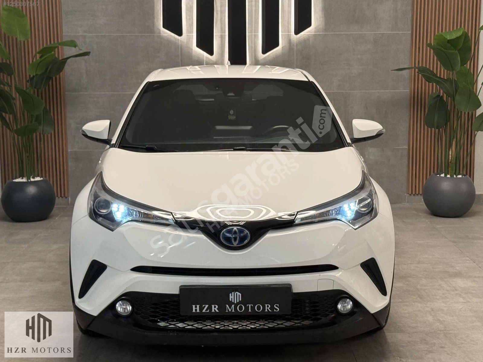 HZR MOTORS 2017 TOYOTA C-HR 1.8 HYBRİD 4X2 ADVANCE e-CVT