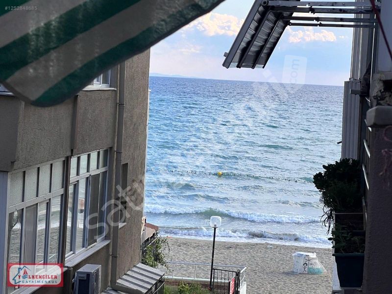 BÜYÜKÇEKMECE KUMBURGAZ KUMYALI SİTESİNDE 2+1 SATILIK YAZLIK
