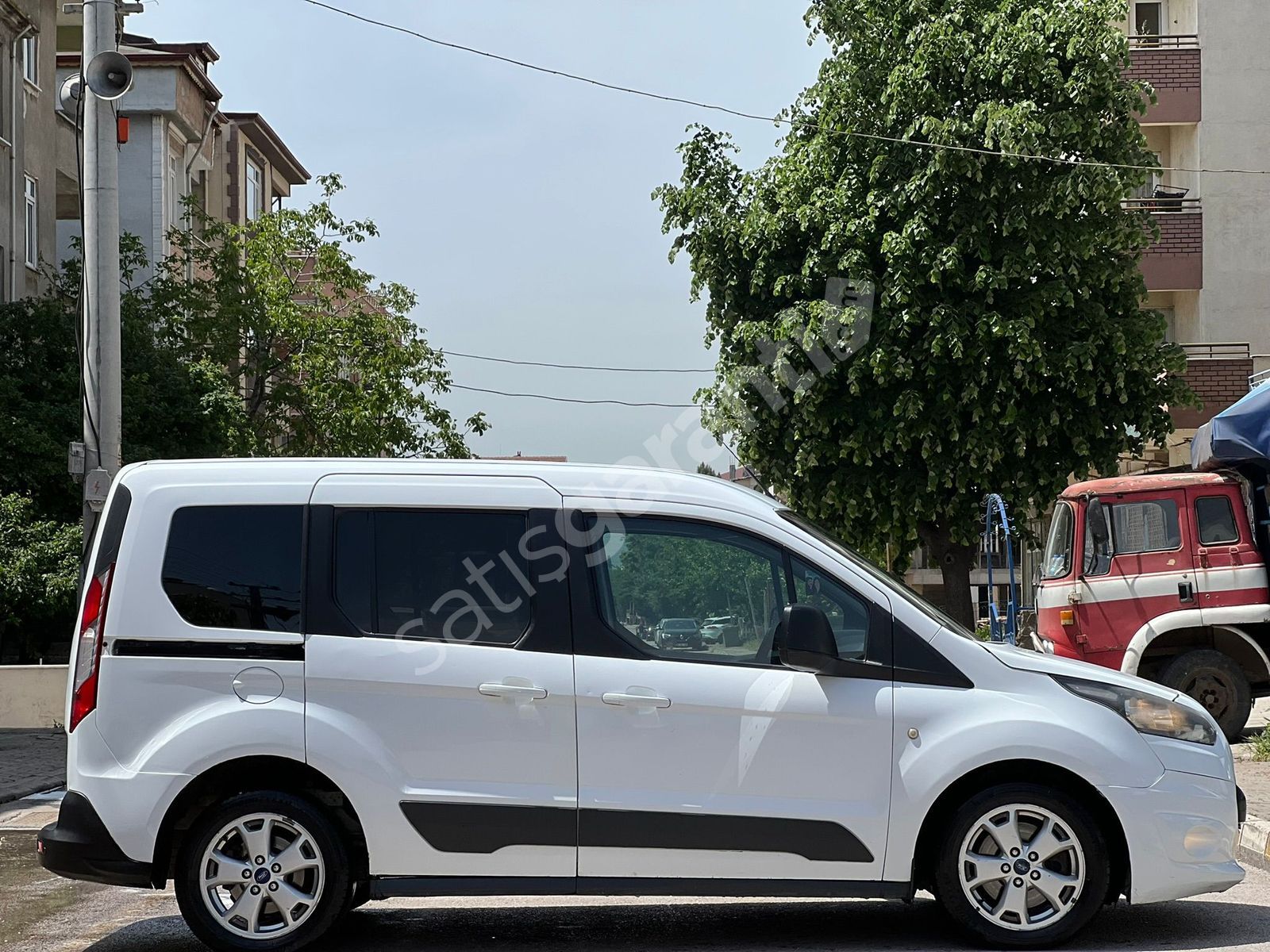 BOZ-CAR KÖRFEZ 2014 FORD CONNECT/YENİ YÜZ/HASAR KAYITSIZ