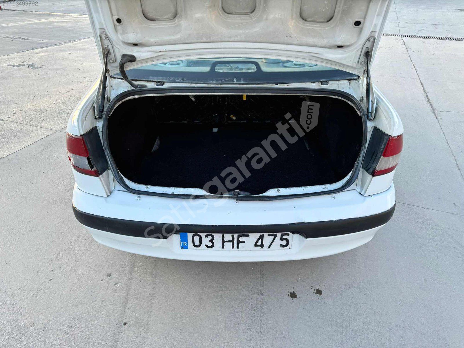 SELÇUK ÖZDEMİR AUTODAN 2001 MODEL MEGANE