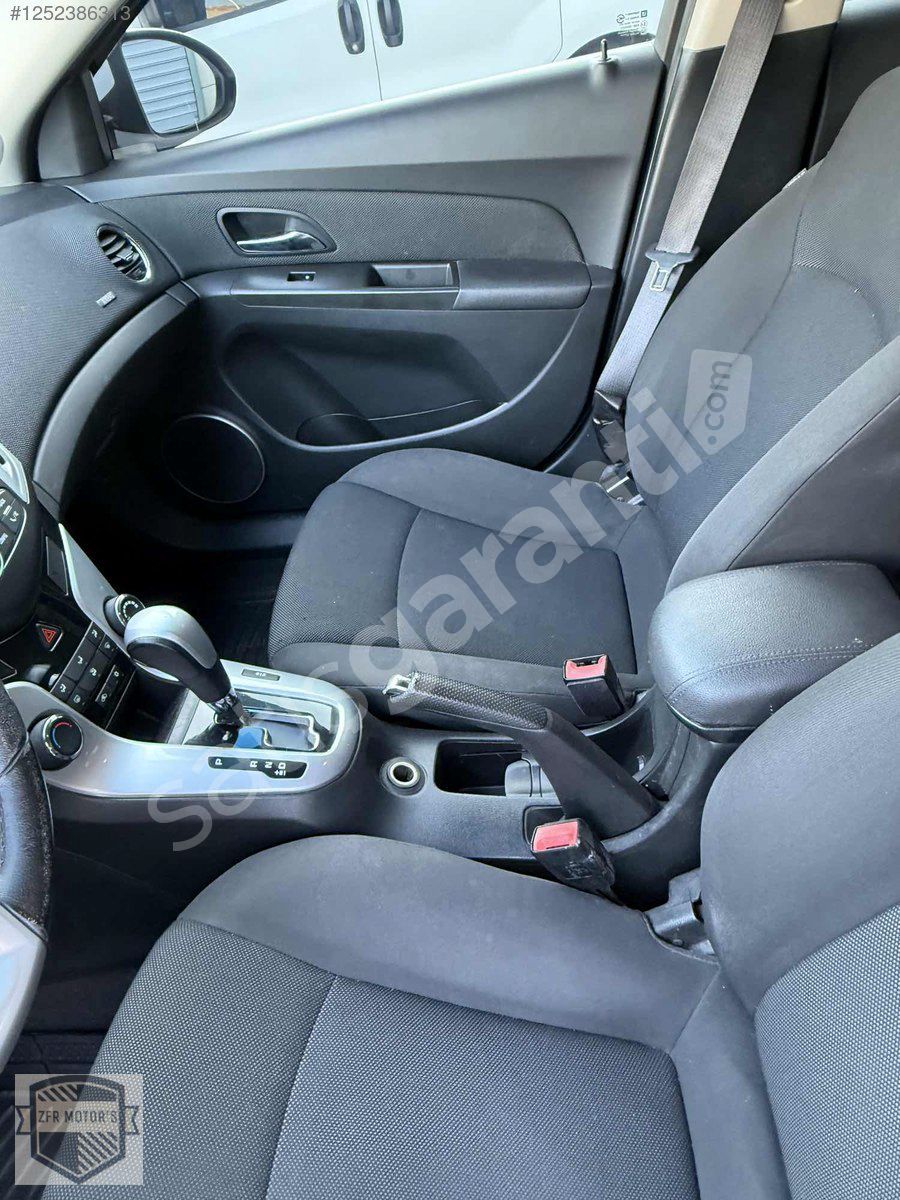 ZFR MOTORS CHEVROLET CRUZE HB 1.6 SPORT HB 124HP BEYAZ RENK