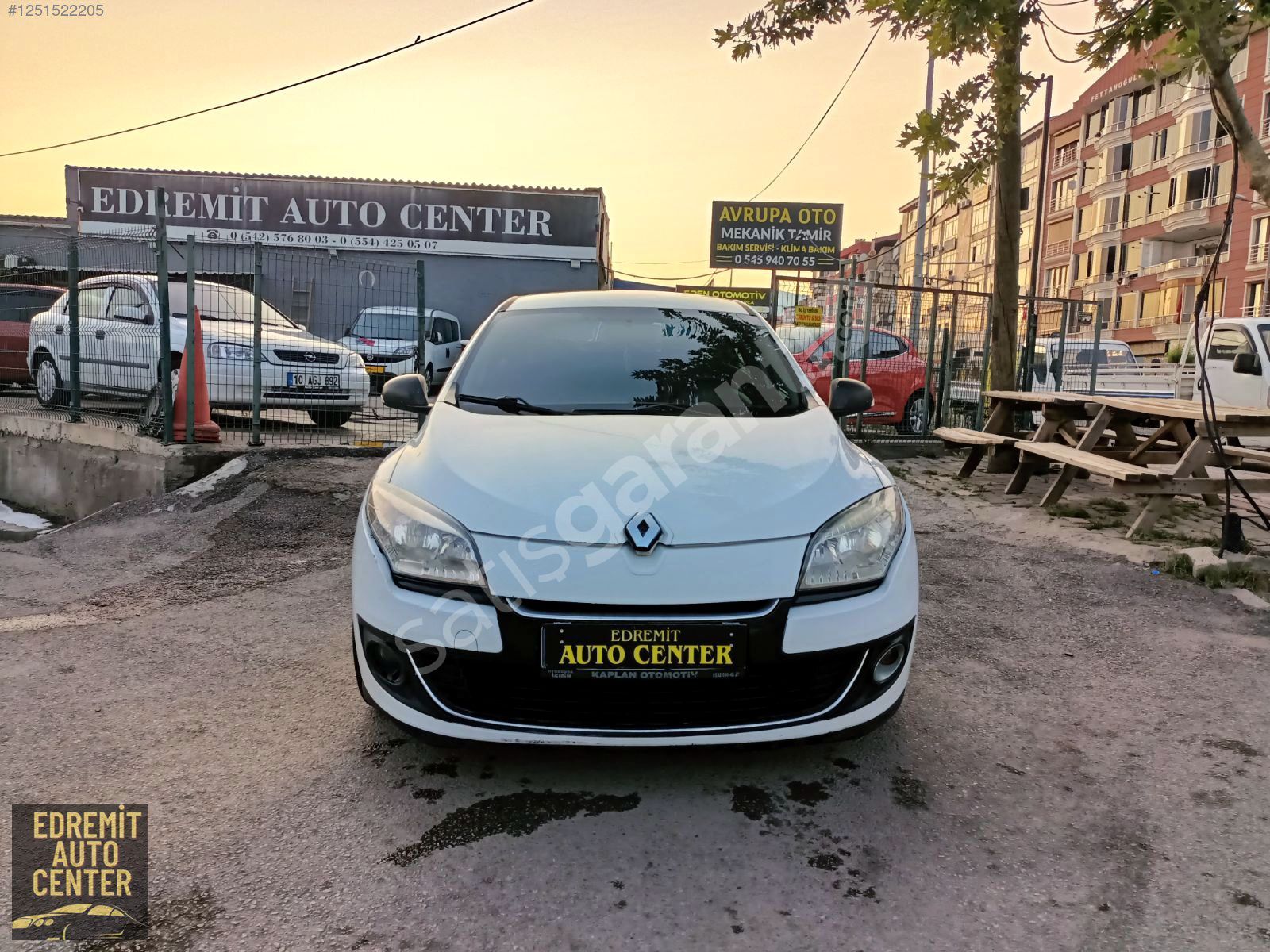 EDREMİT AUTOCENTERDAN 2013 RENAULT MEGANE 1.5DCİ JOY K.K.12TAKST