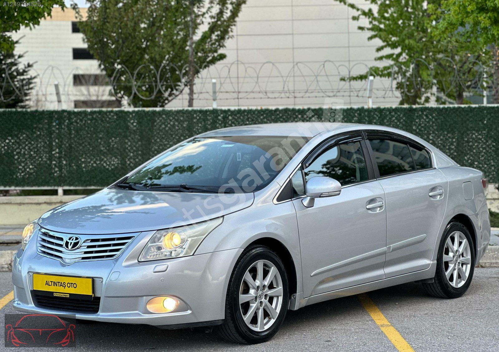 AVENSİS HATASIZ BOYASIZ ORJINAL 185 bin KM de SAFKAN BENZİNLİ