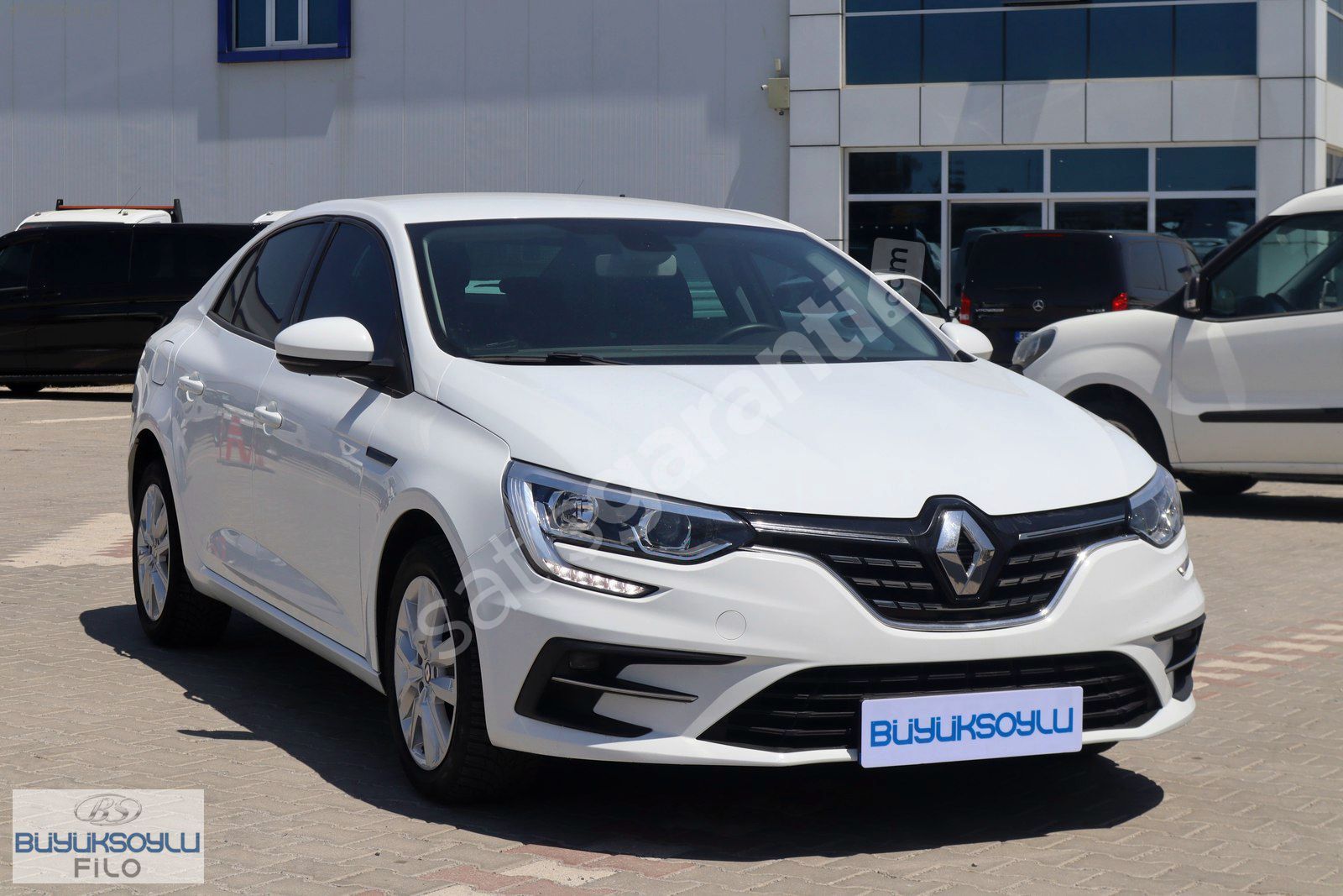 BÜYÜKSOYLU FİLO/2022 MODEL RENAULT MEGANE 1.3TCE JOY EDC 140 HP
