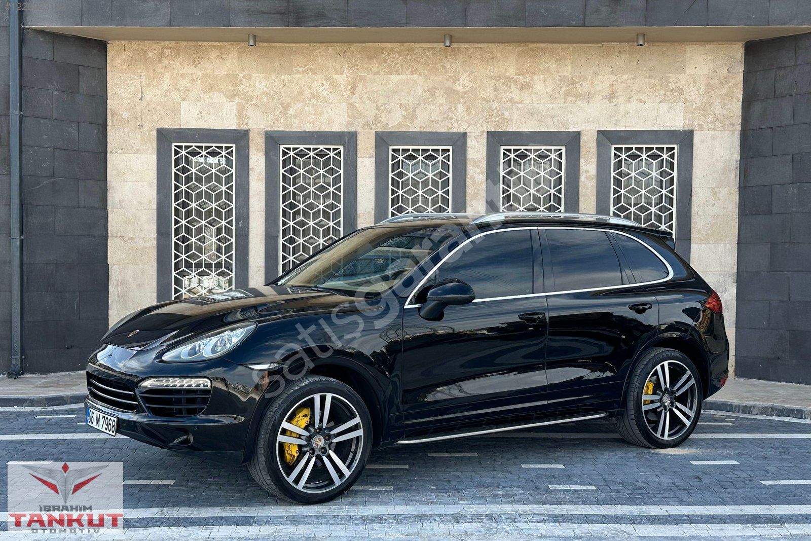 İBRAHİM TANKUT OTOMOTİV'den PORSCHE CAYENNE BAYİİ PUSULA AİR