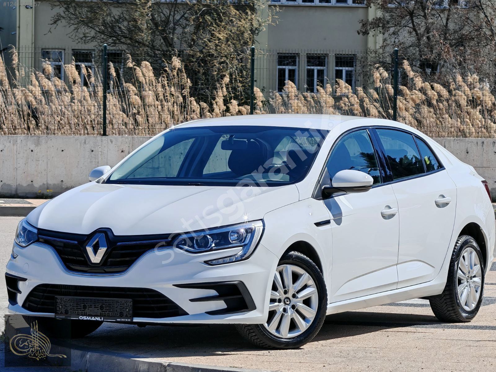 OSMANLI'DAN HATASİZ BOYASIZ 1.3 TCE OTOMATİK 2022 MEGANE 79 BİN