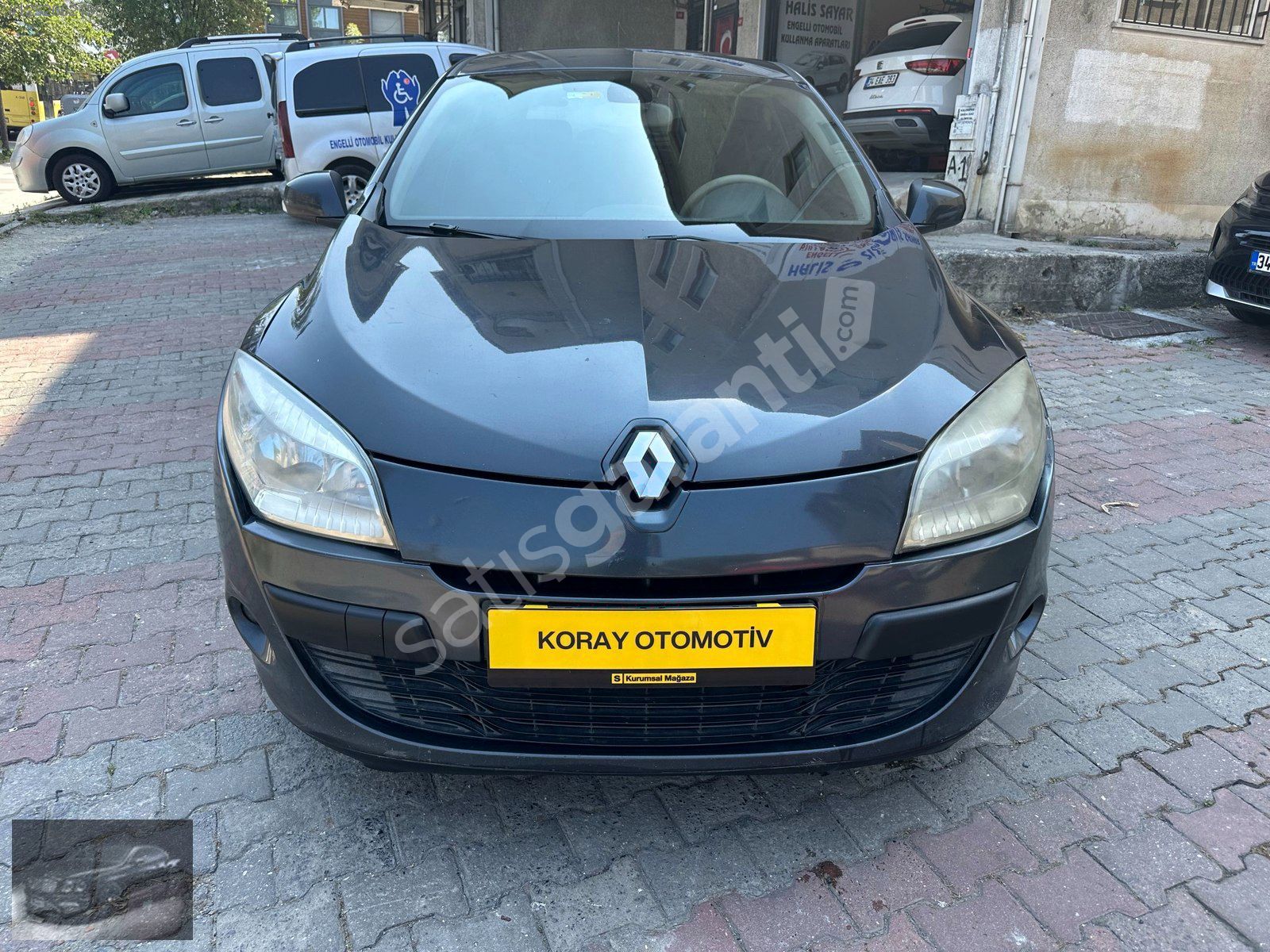 2011 R. MEGANE PRİVİLAGE 1.5 DİZEL OTOMATİK AĞIR HASAR KAYITLI