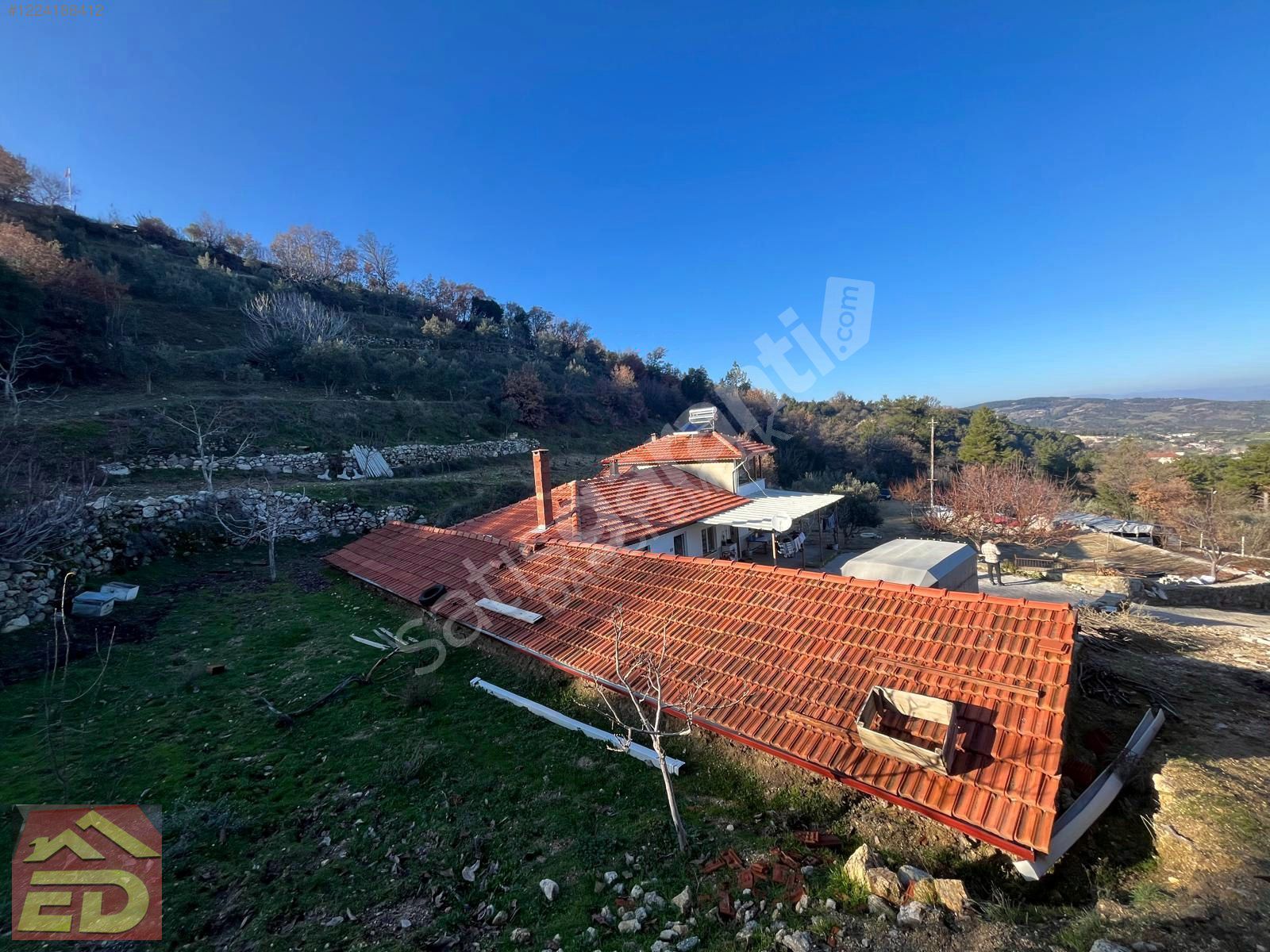DAĞCI EMLAK BULDAN HAYDAR MEVKİ SATILIK ÇİFTLİK EVİ VE ARAZİSİ