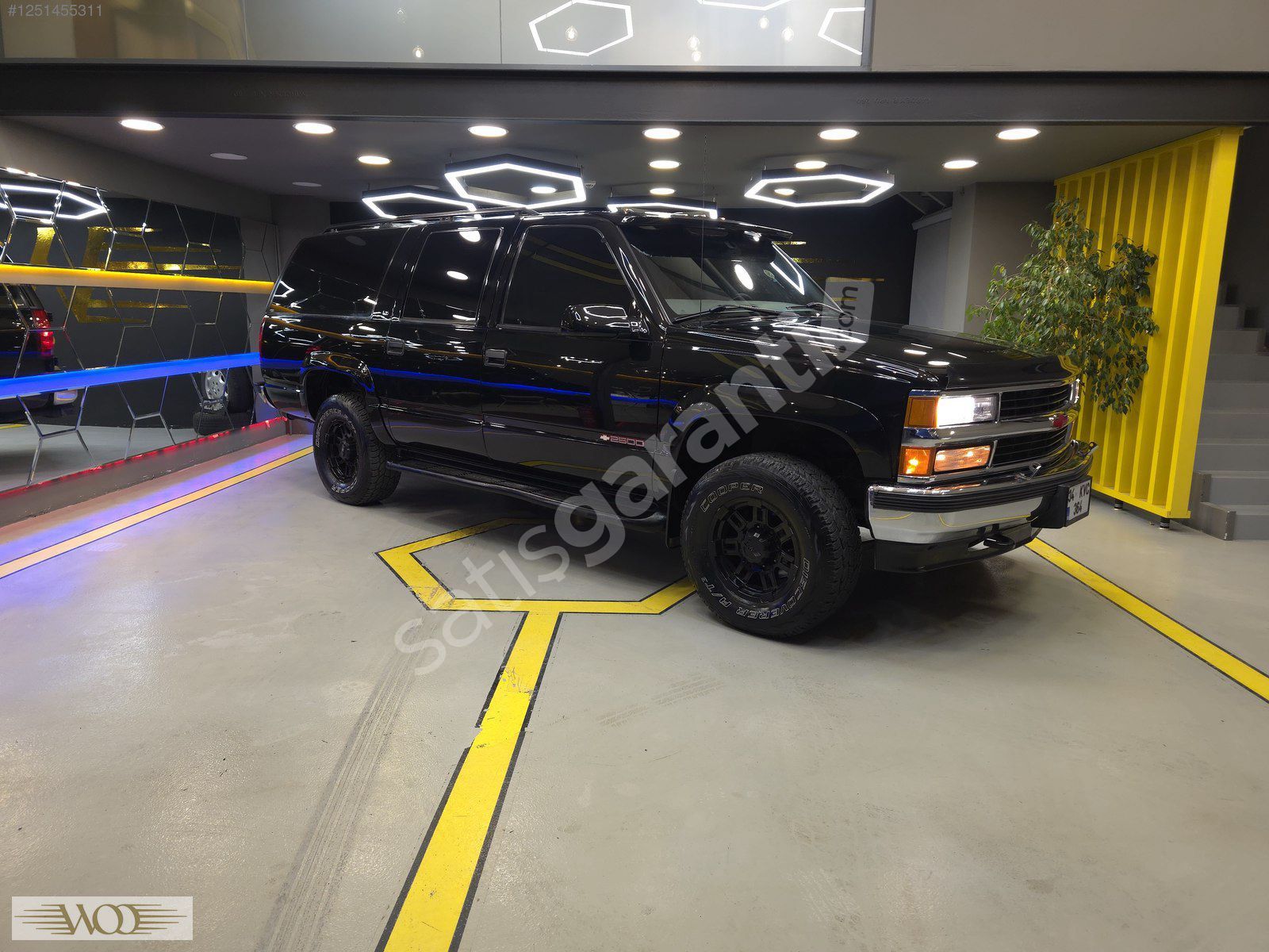 ''Woo Cars'' 1997 CHEVROLET 5.7 SUBURBAN