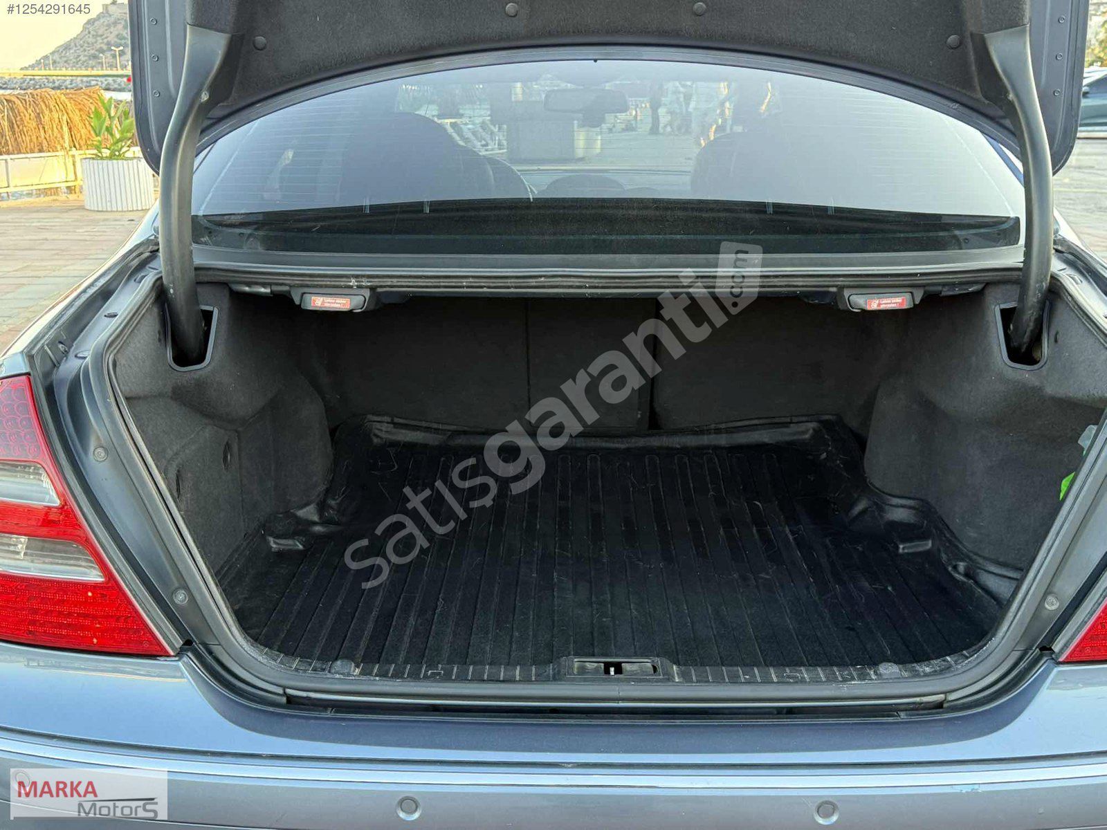 MARKA'dan HATASIZ MERCEDES BENZ E200 KOMP.MAVİ+Beyaz gösterge
