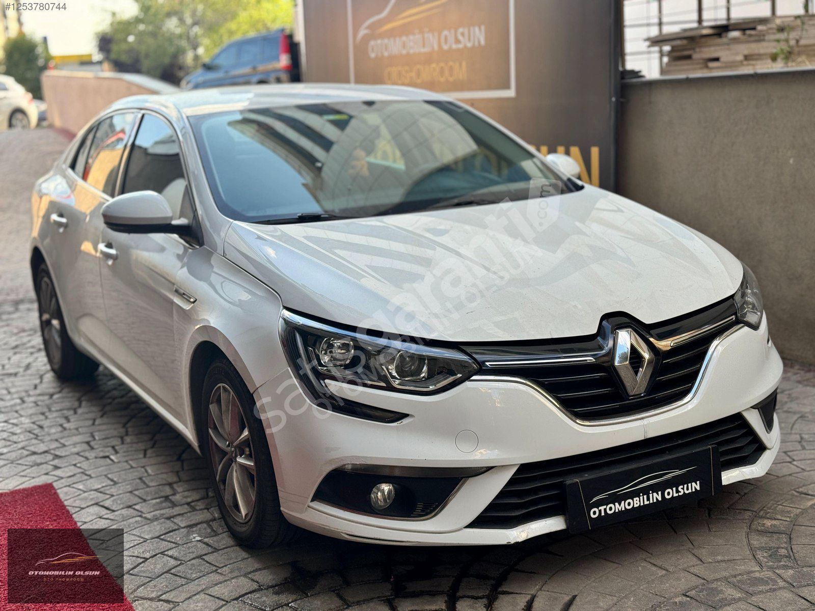 350.000TL PEŞİNATLA 12 18 24 36 AY VADELİ SENETLE MEGANE 4
