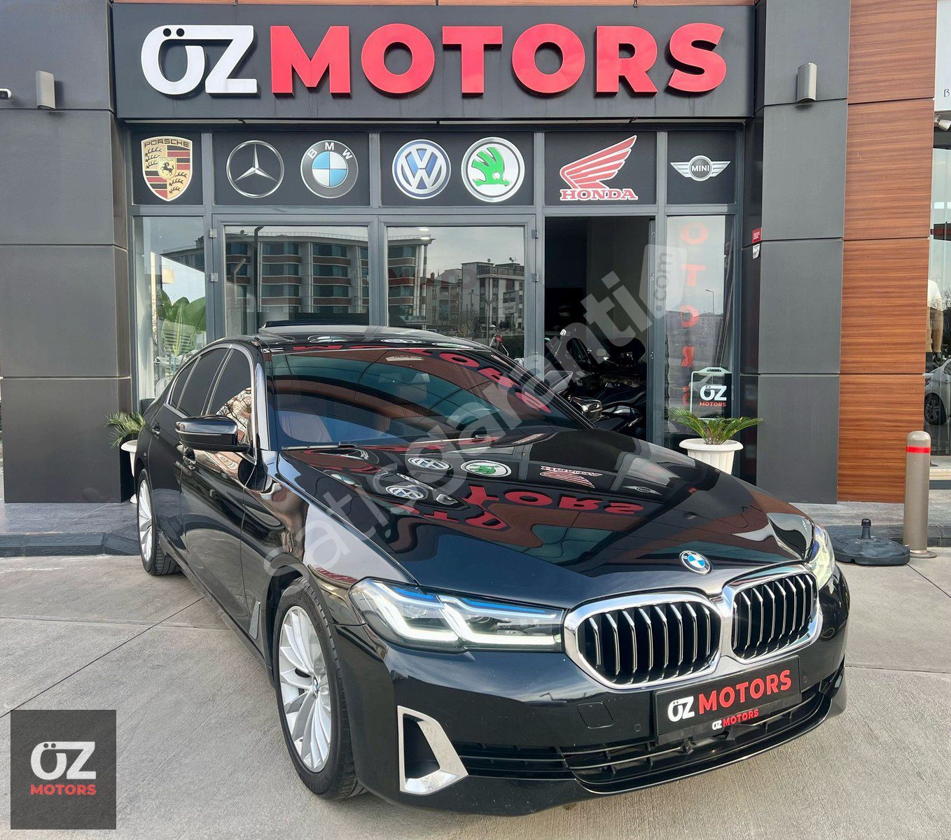 ÖZ MOTORS 2022 BMW 520İ LUXURYLİNE LAZERLIGHT+ISTM+OTNMSÜRŞ+HARM