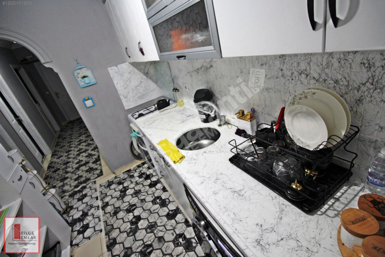 !! YENİEMEK MAHALLESİNDE ARA KATTA SATILIK 2+1 DAİRE !!