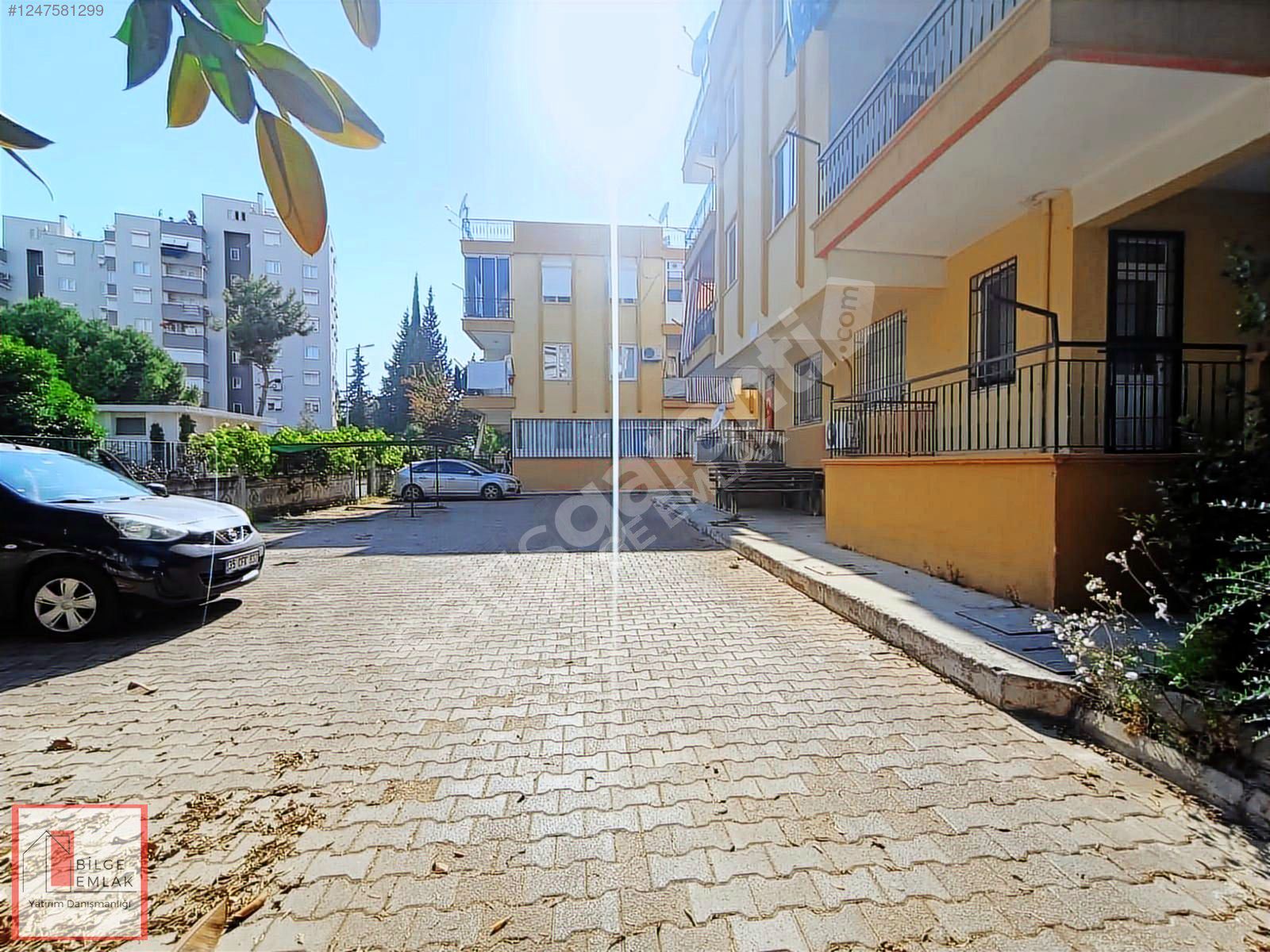 Tramvaya yürüme mesafesinde site içi geniş 2+1 aciil satılık!