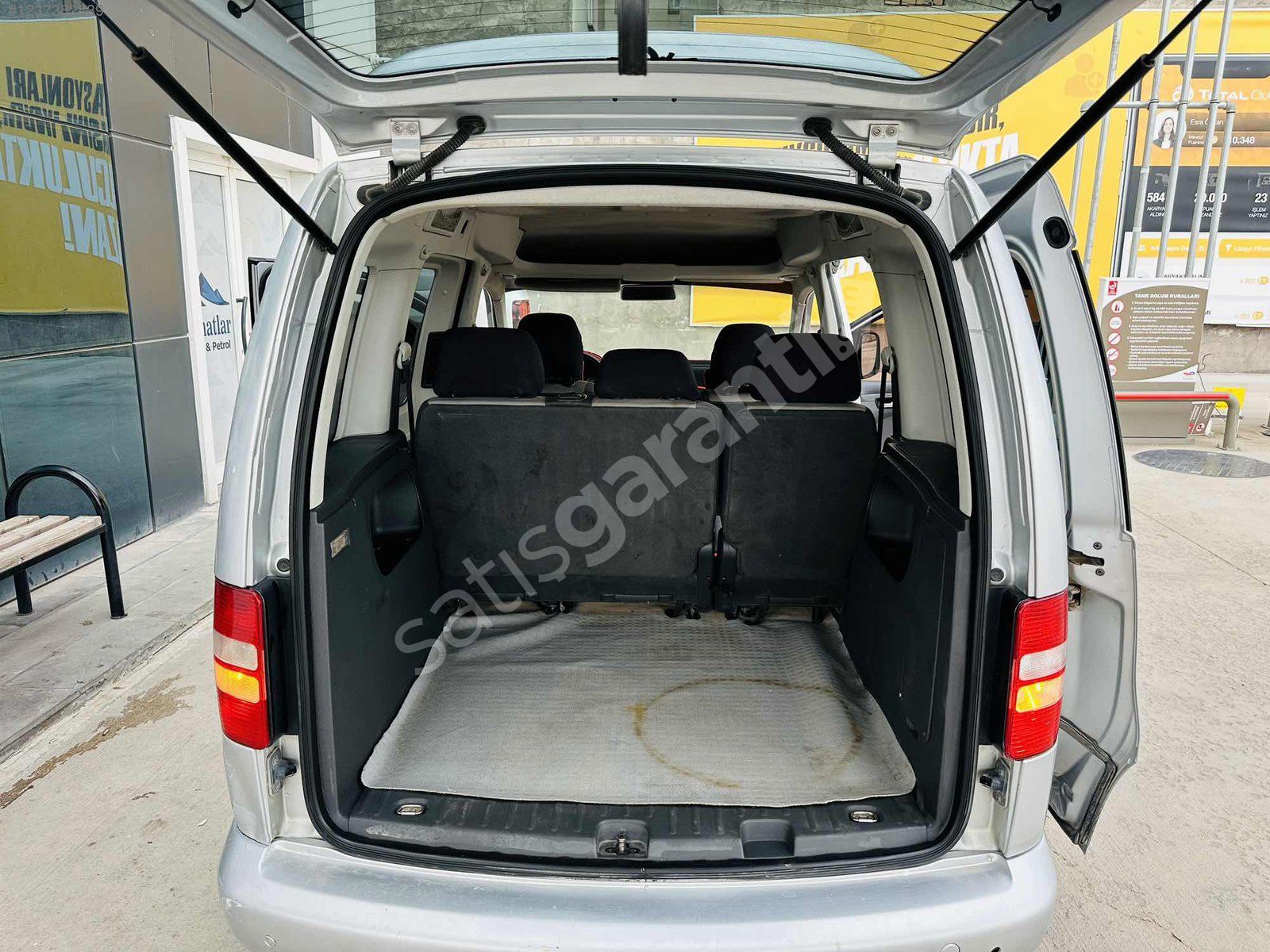 2011 MODEL CADDY 1.6 TDI 275'km