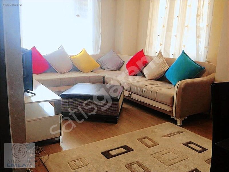 KAYIŞDAĞI MERKEZDE KAPALI MUTFAKLI 1+1 YÜKSEK GİRİŞ DAİRE