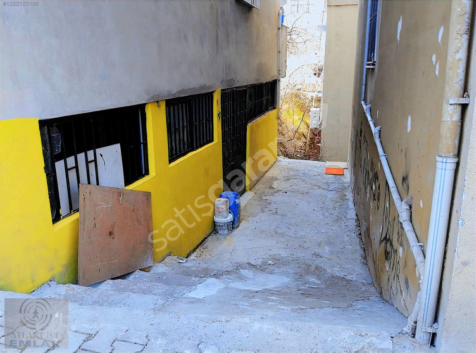 MEVLANA MH'DE İÇİ BAKIMLI EPOKSİ ZEMİN RAMPALI MERDİVENLİ 100M2
