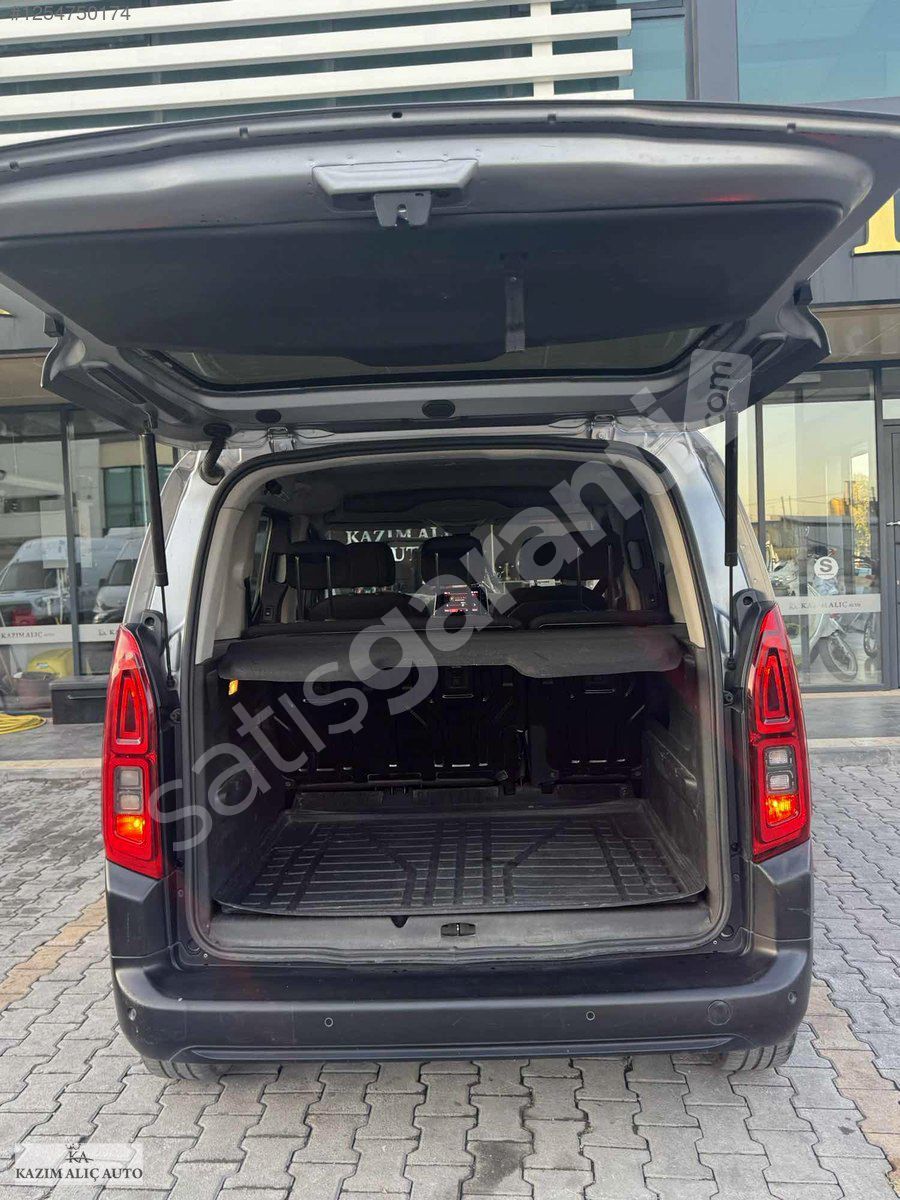 93 BİN KM DE EAT8 FEEL- STİL HATASIZ BOYASIZ TRAMERSİZ OTOMATİK