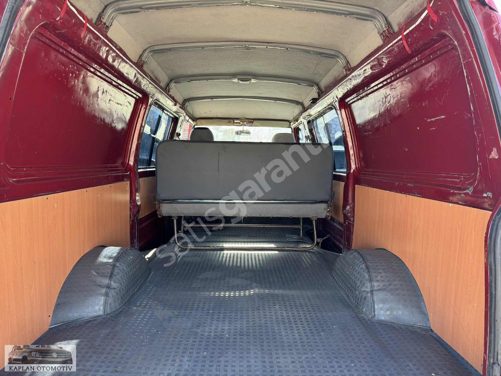 2001 MODEL DÜZGÜN BAKIMLI 4+1 L300 CAMLI