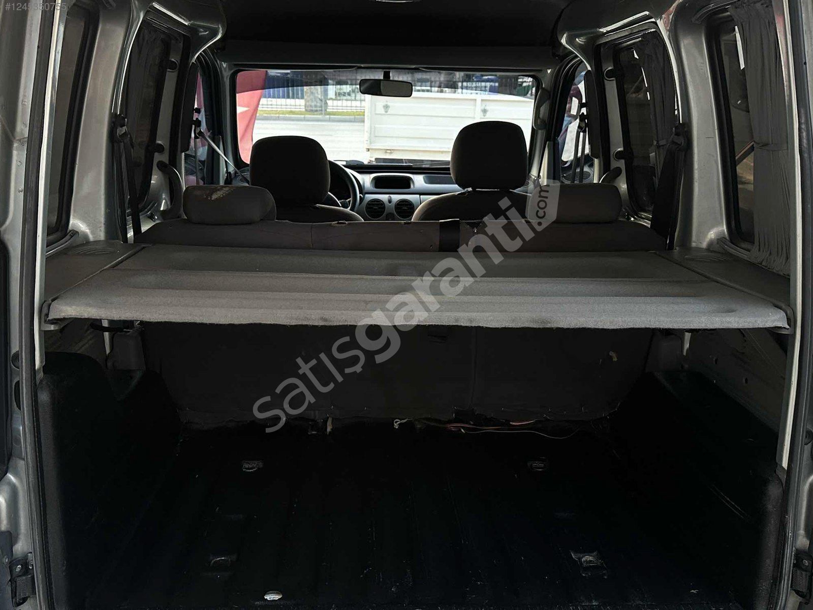 RENAULT KANGOO 1.5 DCİ ORJİNAL 235.000 KILOMETRE'DE TEMİZZZ
