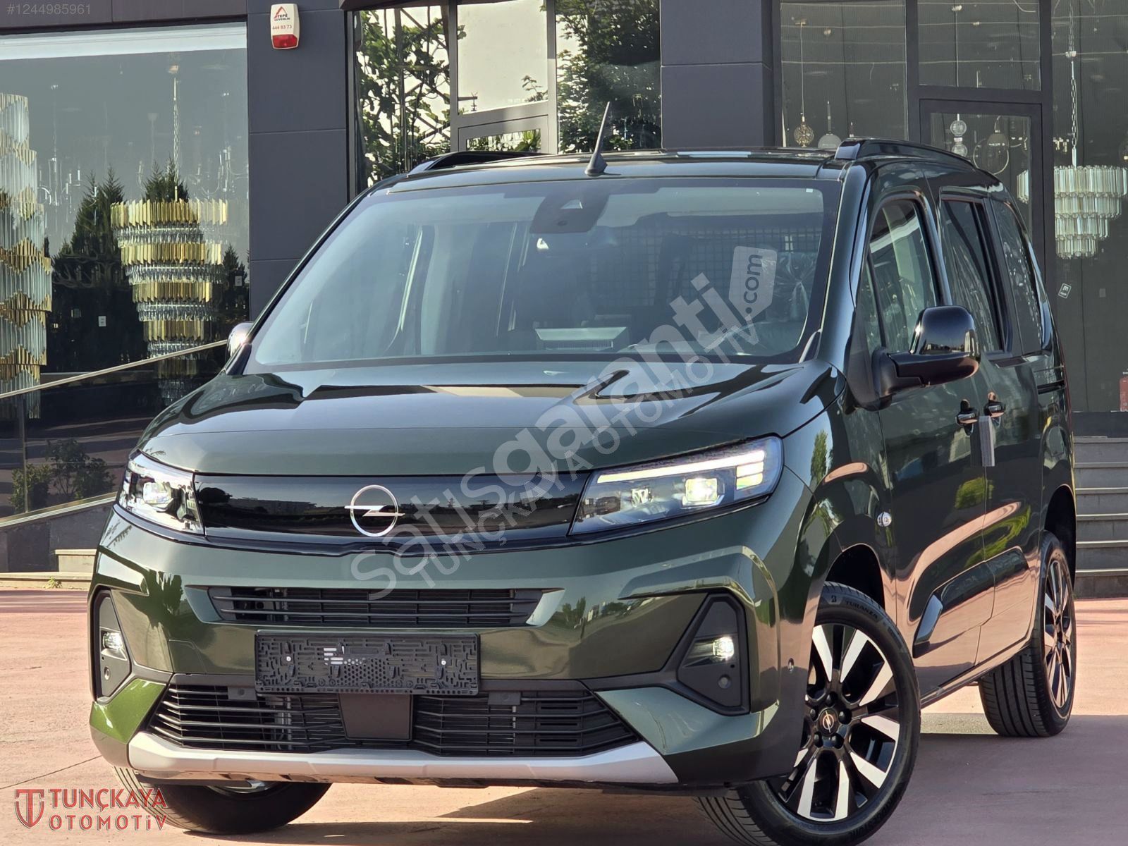 2025 OPEL COMBO AT8 CAM TAVAN ORTA KOMSOL ULTİMET EN DOLU PAKET.