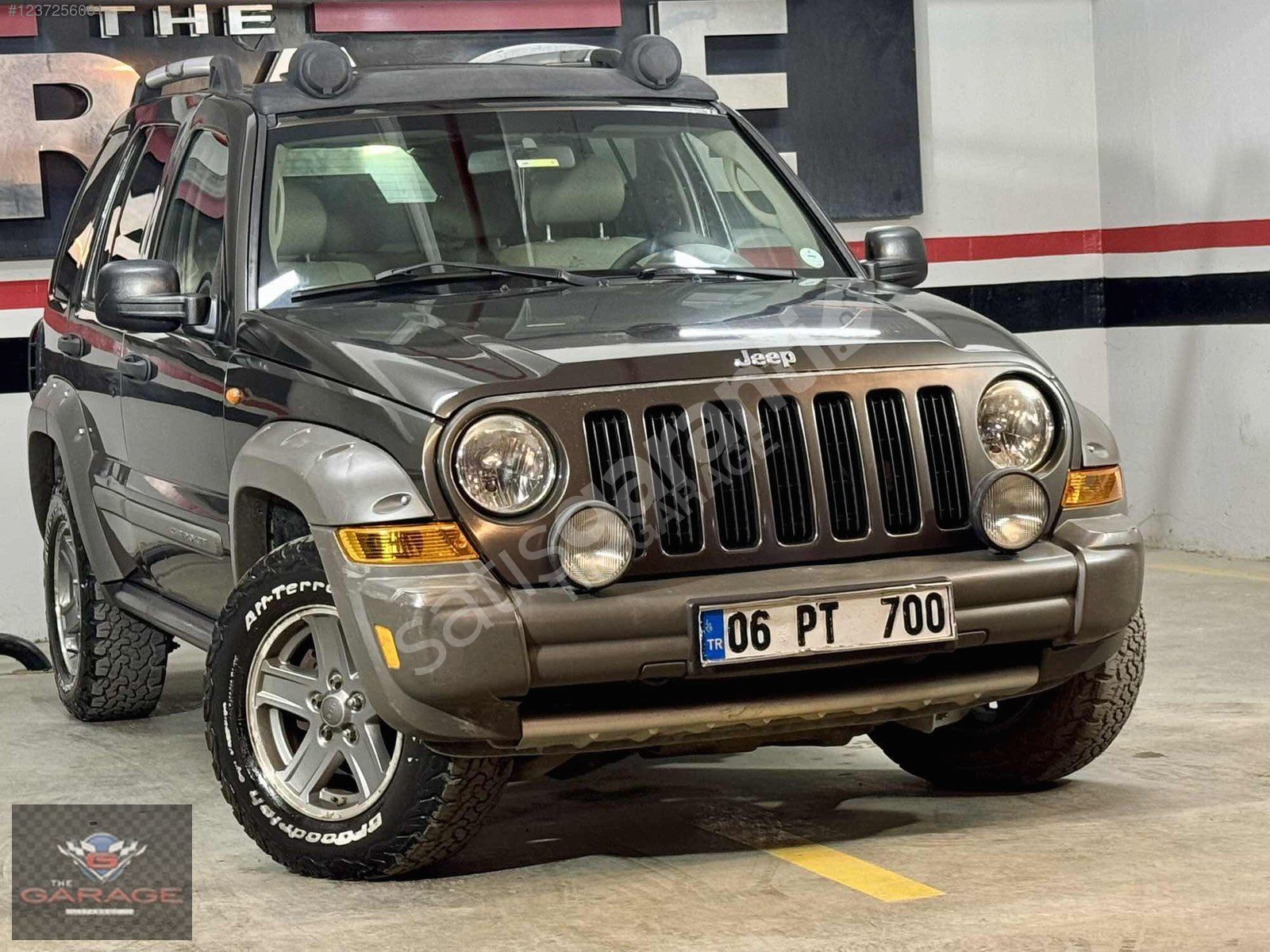 The GARAGE DAN BOYASIZ LANSMAN RENGİ ÖZEL SERİ DÜZ KAPUT MAKYAJ
