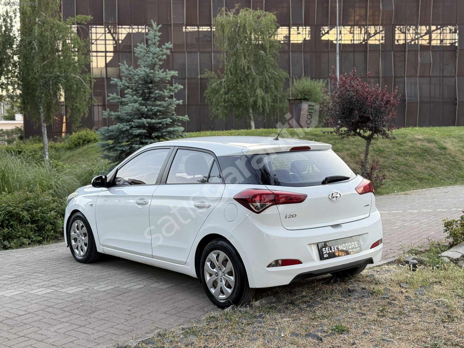 SELEK MOTORS HYUNDAİ i20 1.4 CRDİ BOYASIZ MASRAFSIZ FIRSAT