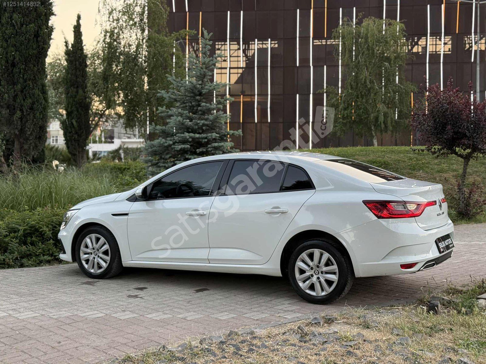 SELEK MOTORS MEGANE 1.3 TCE EDC HATASIZ BOYASIZ TRAMERSİZ FIRSAT